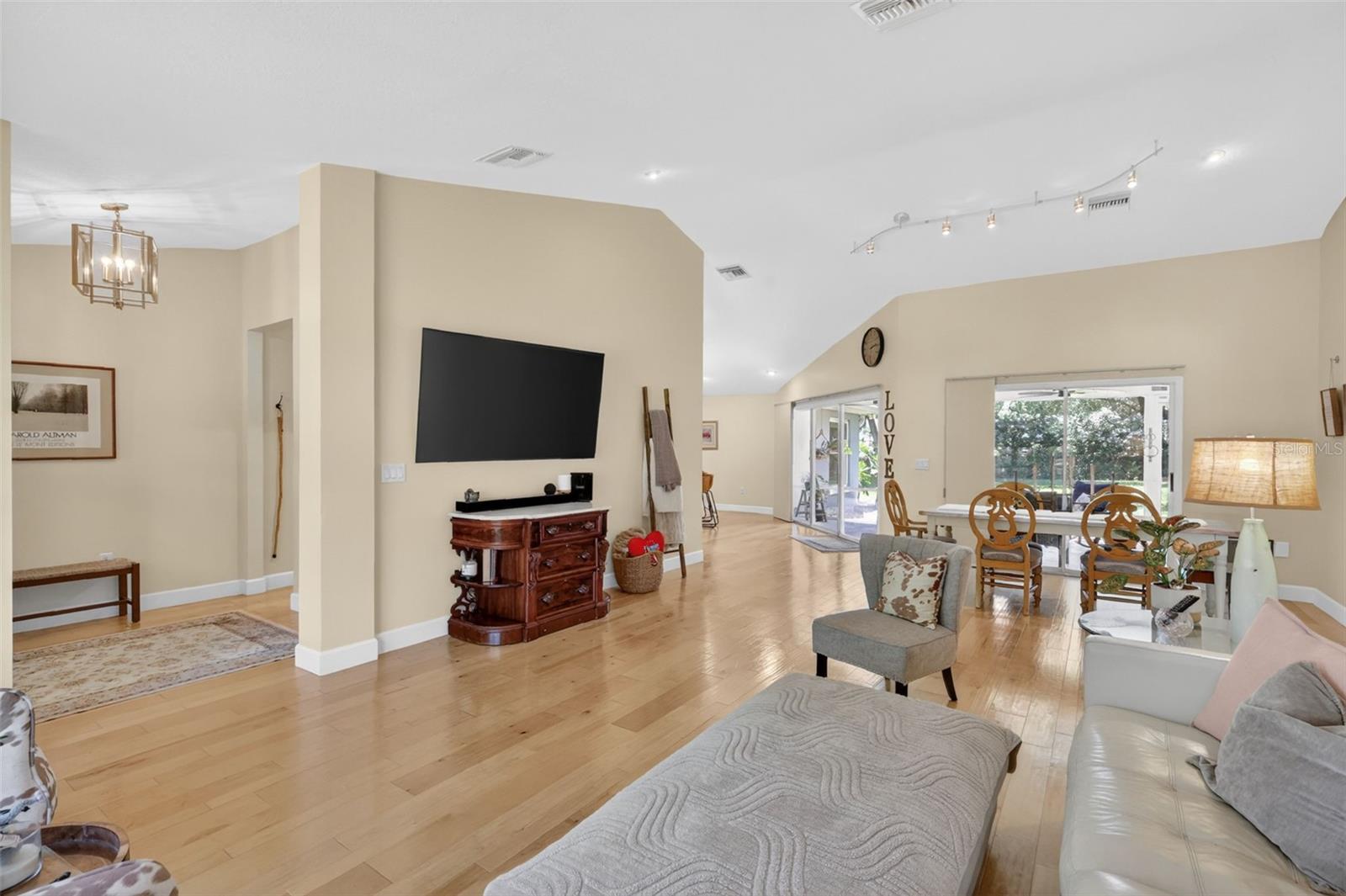 1200 MARSHALL CT, EUSTIS, FL, 32726