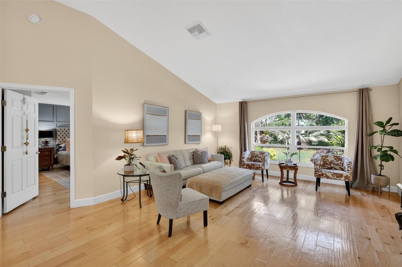 1200 MARSHALL CT, EUSTIS, FL, 32726
