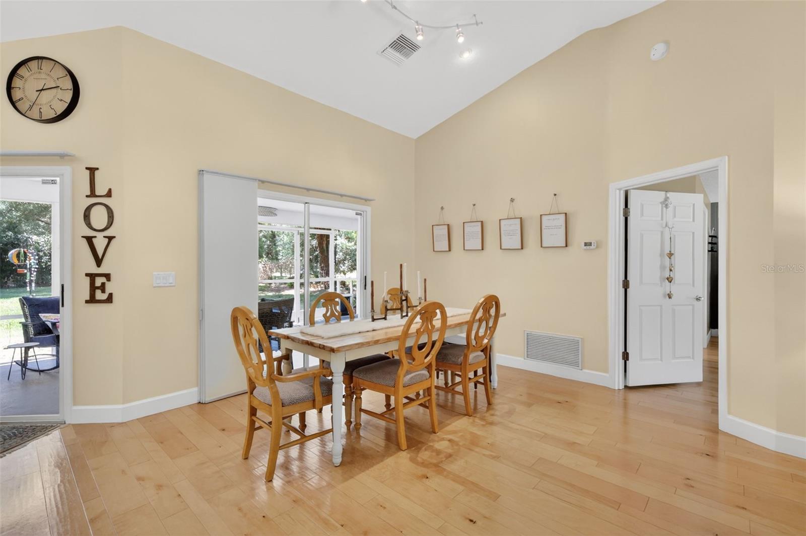 1200 MARSHALL CT, EUSTIS, FL, 32726