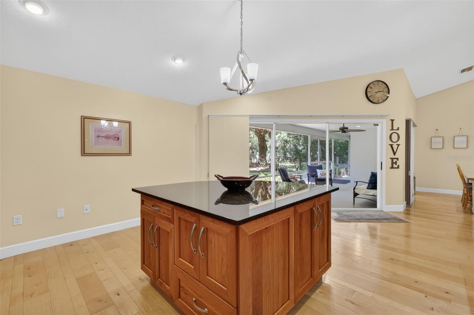 1200 MARSHALL CT, EUSTIS, FL, 32726