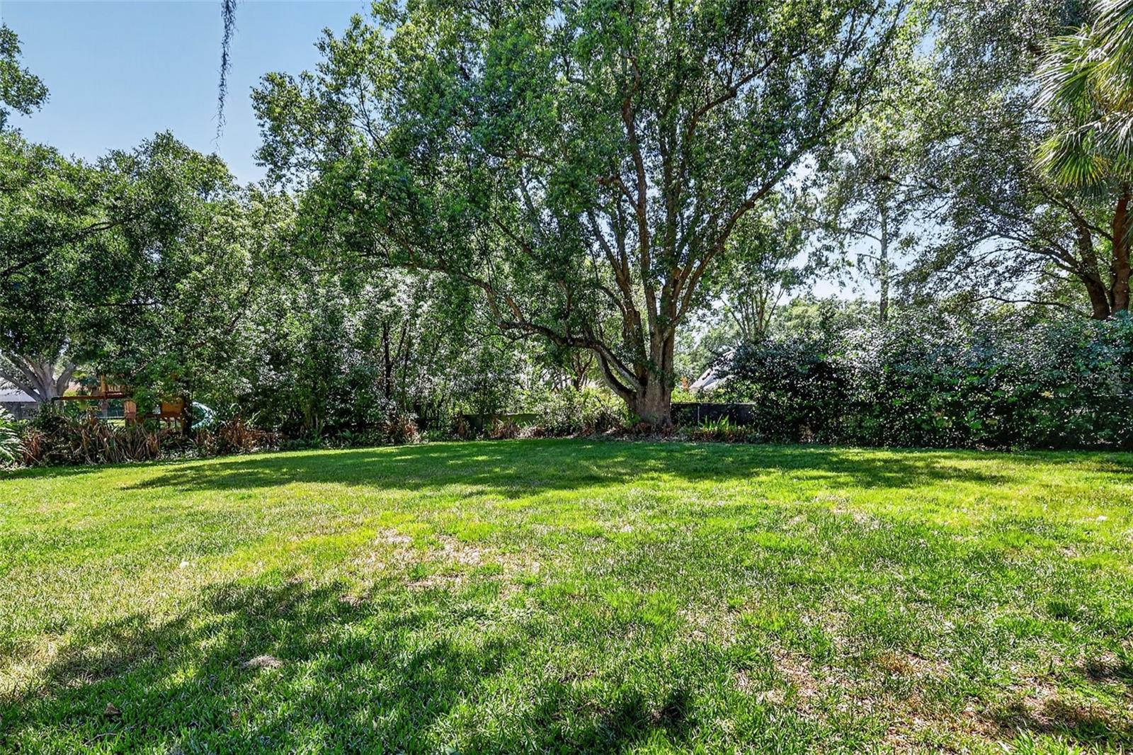 1200 MARSHALL CT, EUSTIS, FL, 32726