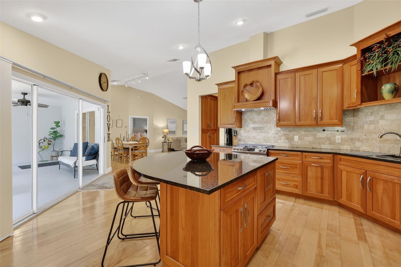 1200 MARSHALL CT, EUSTIS, FL, 32726