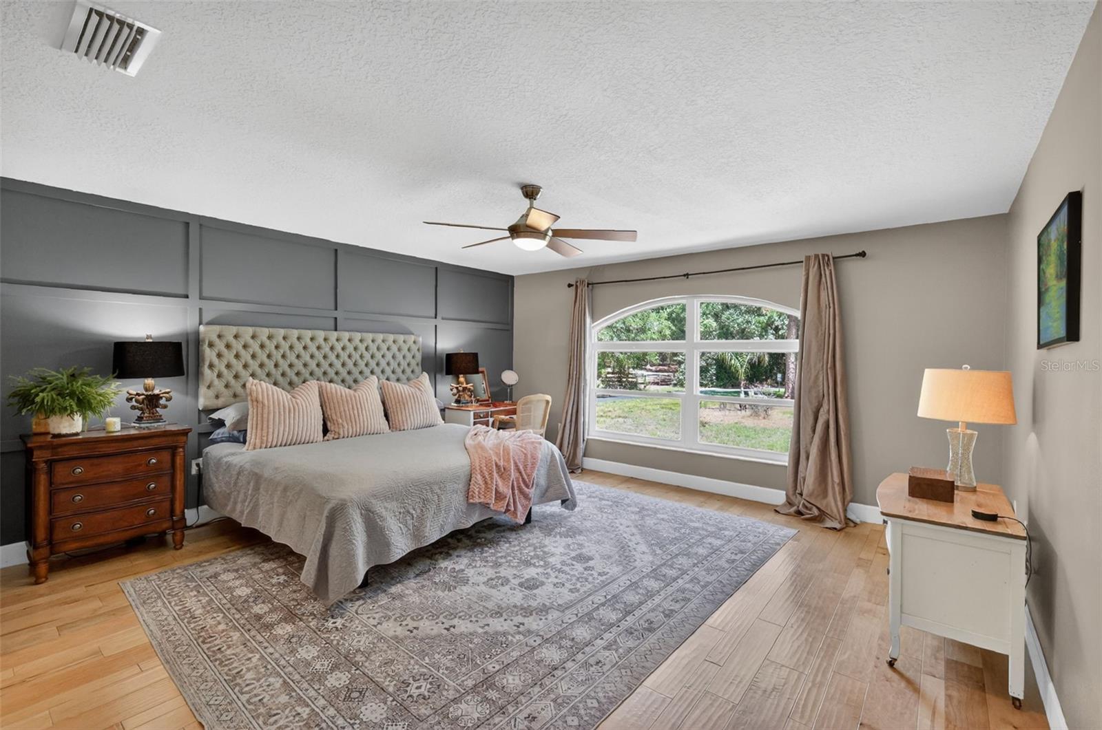 1200 MARSHALL CT, EUSTIS, FL, 32726
