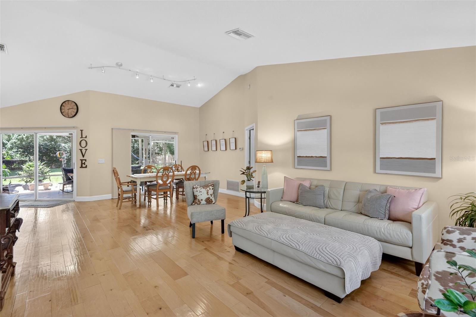 1200 MARSHALL CT, EUSTIS, FL, 32726