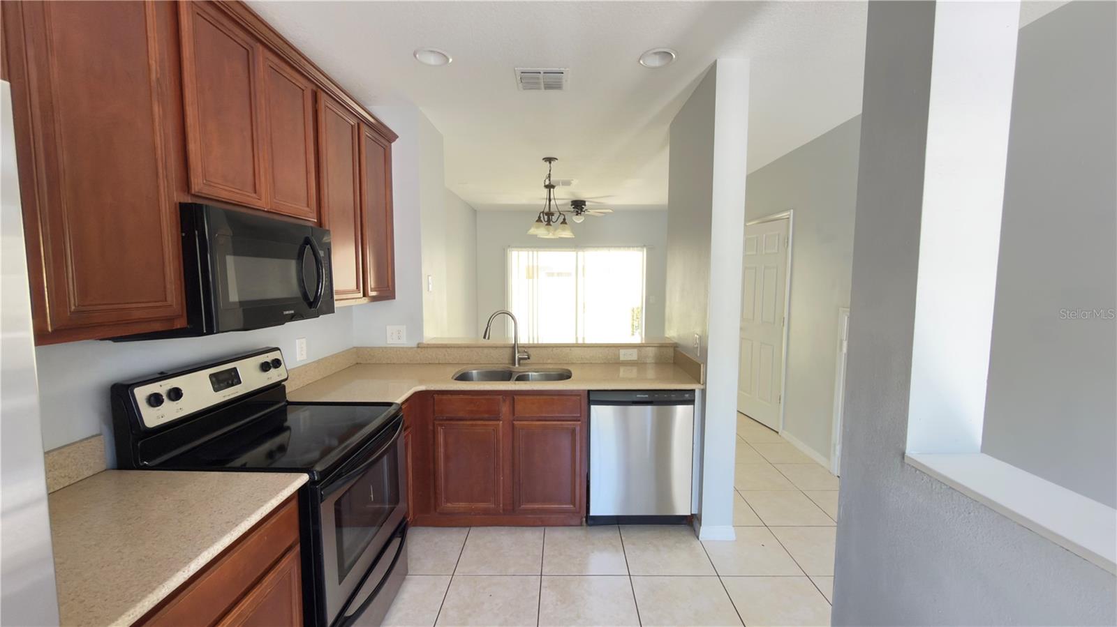 8519 TRAIL WIND DR, TAMPA, FL, 33647
