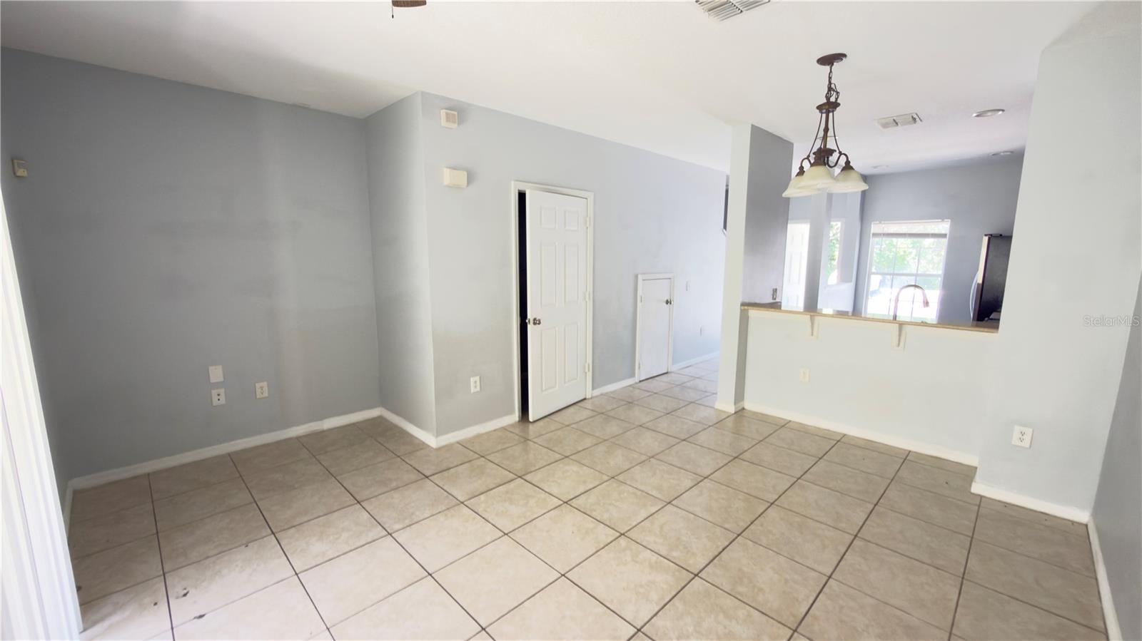 8519 TRAIL WIND DR, TAMPA, FL, 33647