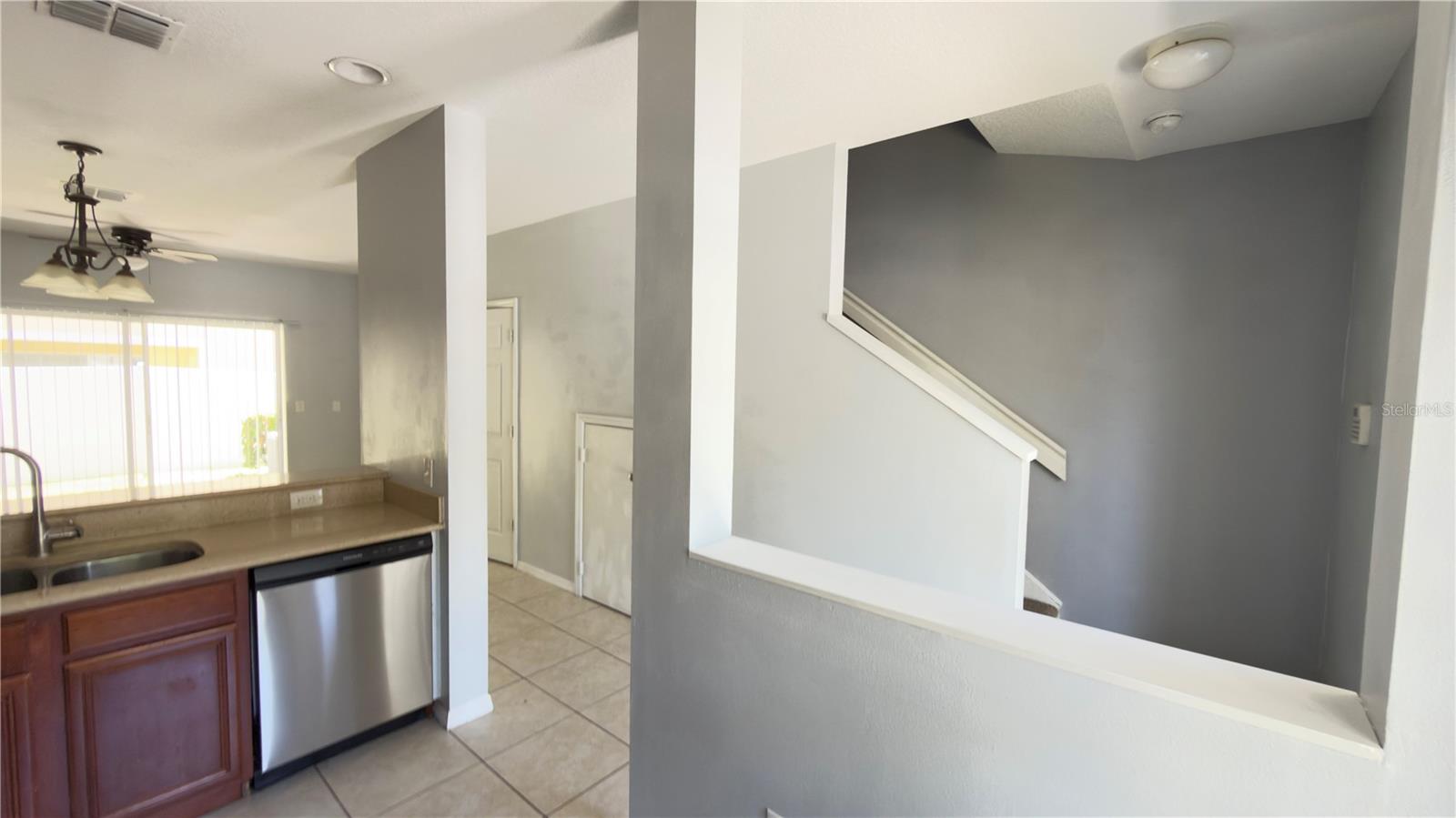 8519 TRAIL WIND DR, TAMPA, FL, 33647
