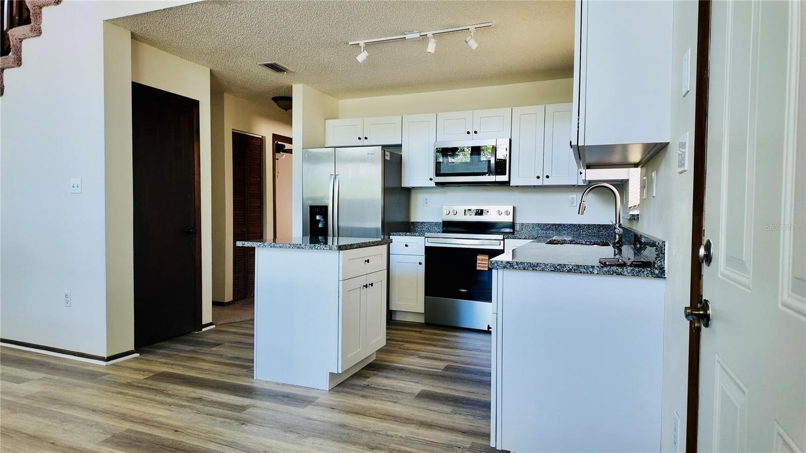 409 S DIXIE AVE, FRUITLAND PARK, FL, 34731
