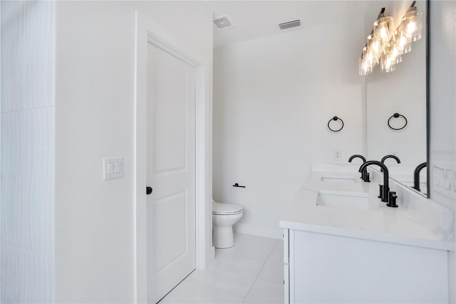 136 E ESTHER ST #B, ORLANDO, FL, 32806