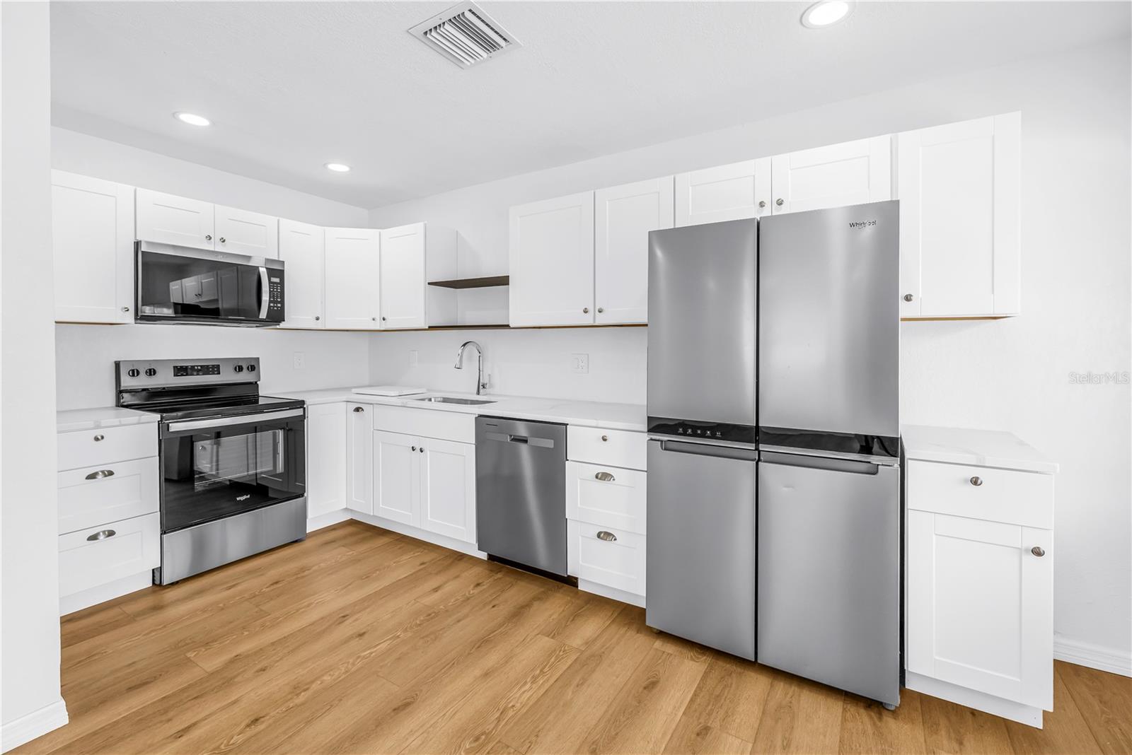 8607 MAY CIR, TAMPA, FL, 33614