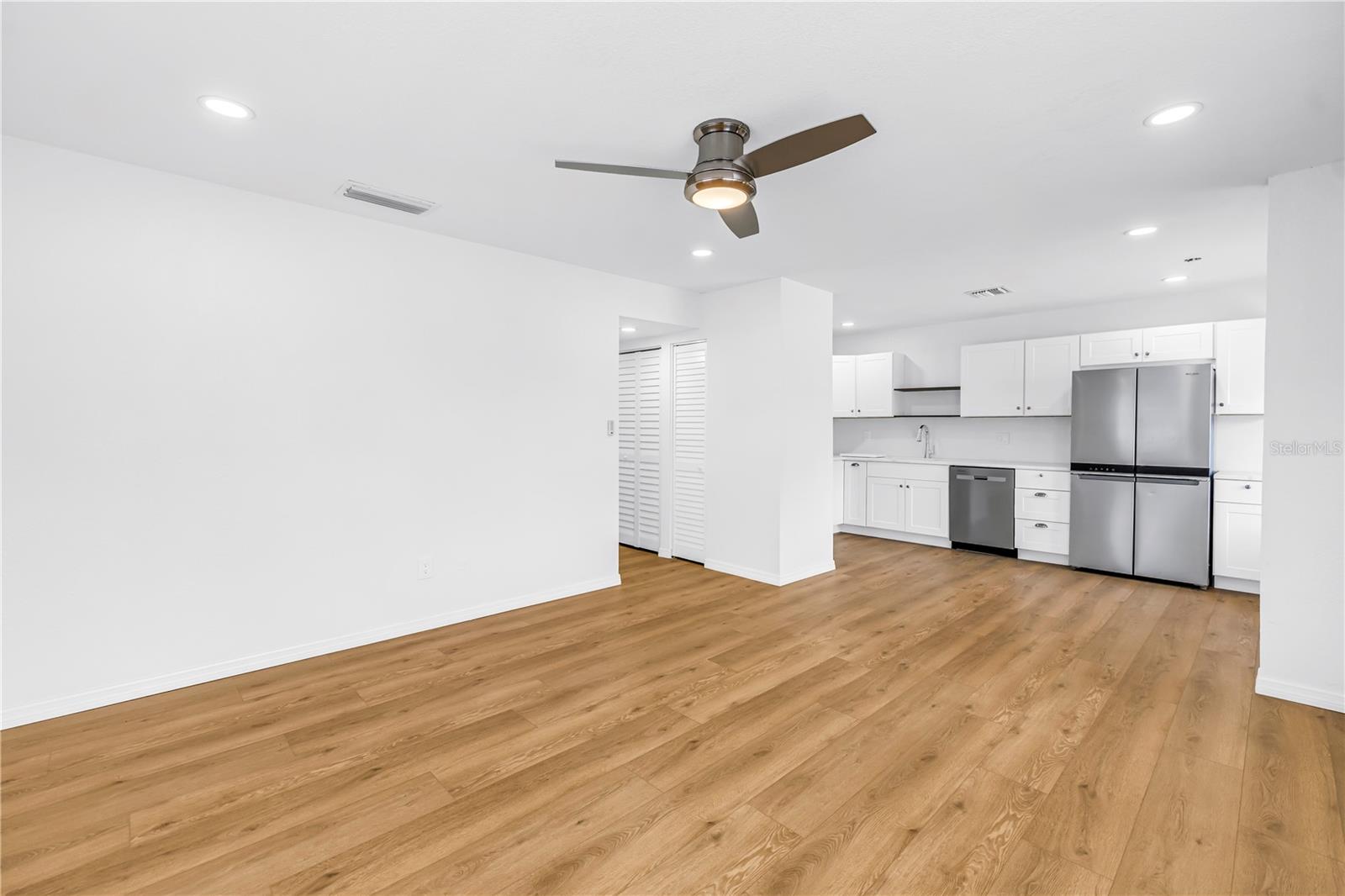 8607 MAY CIR, TAMPA, FL, 33614