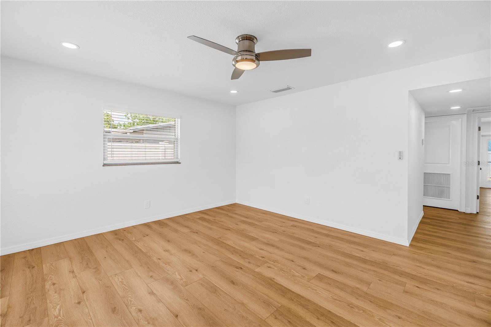8607 MAY CIR, TAMPA, FL, 33614
