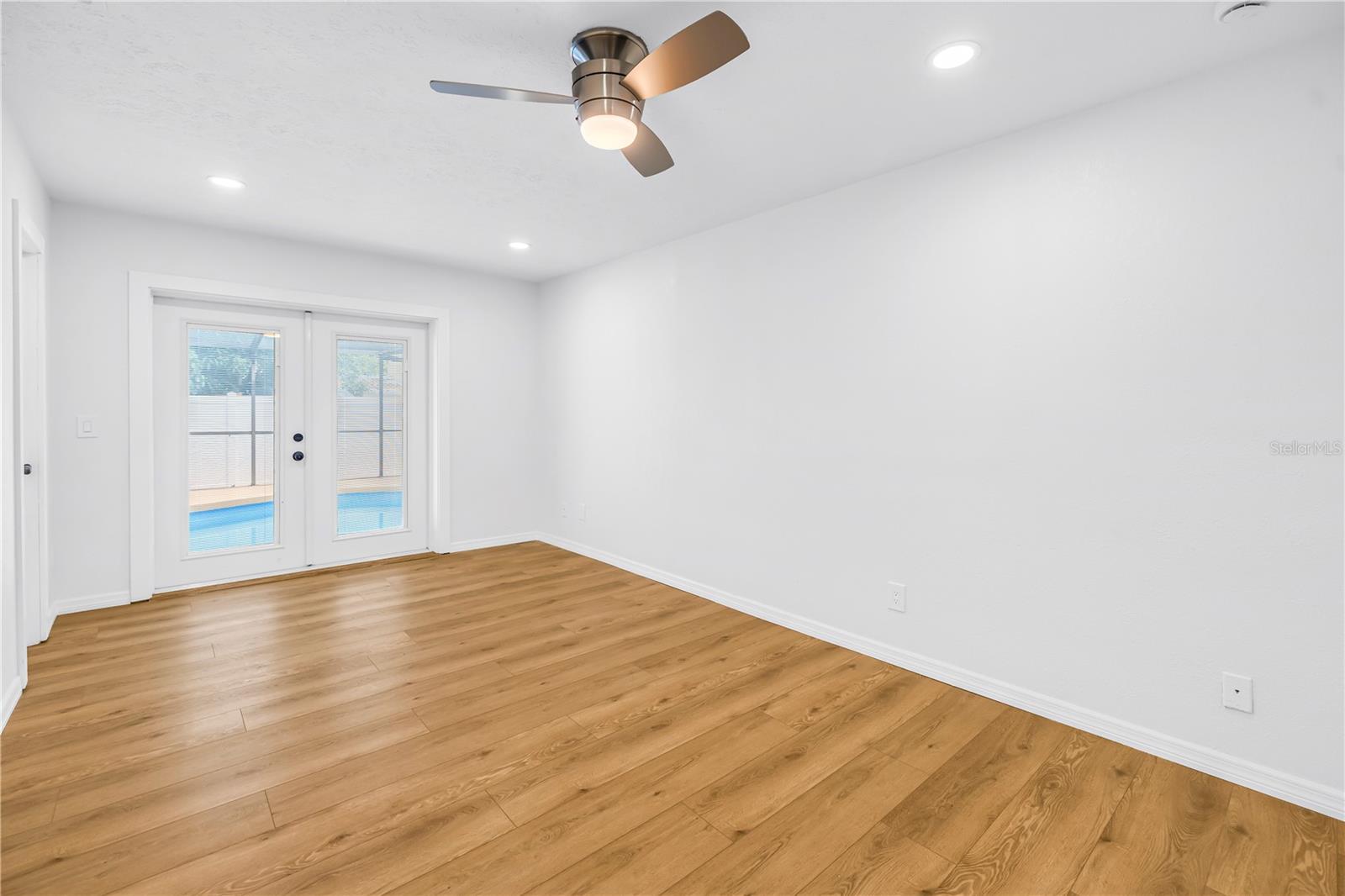 8607 MAY CIR, TAMPA, FL, 33614