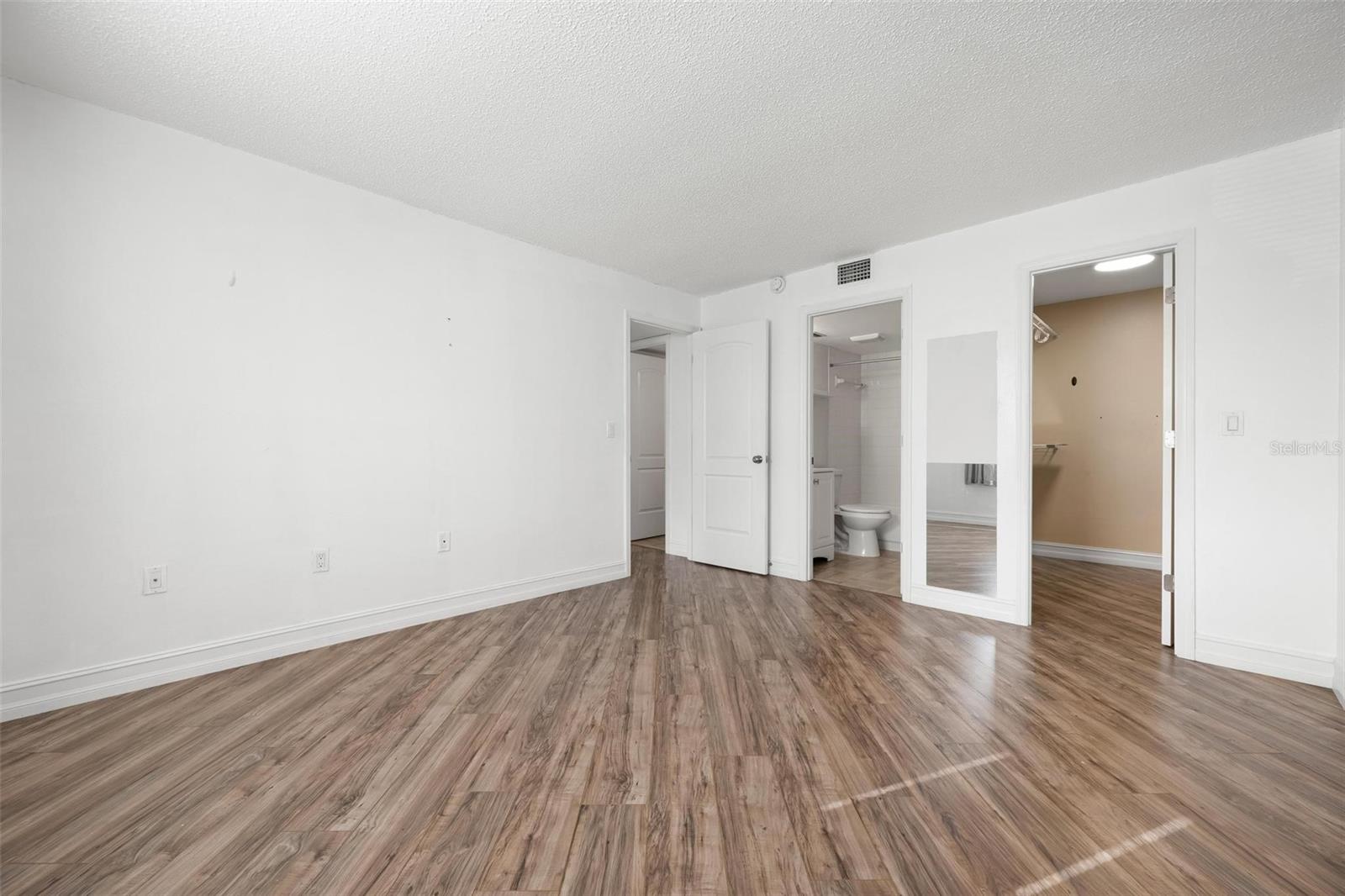 3223 BENEVA RD #101, SARASOTA, FL, 34232