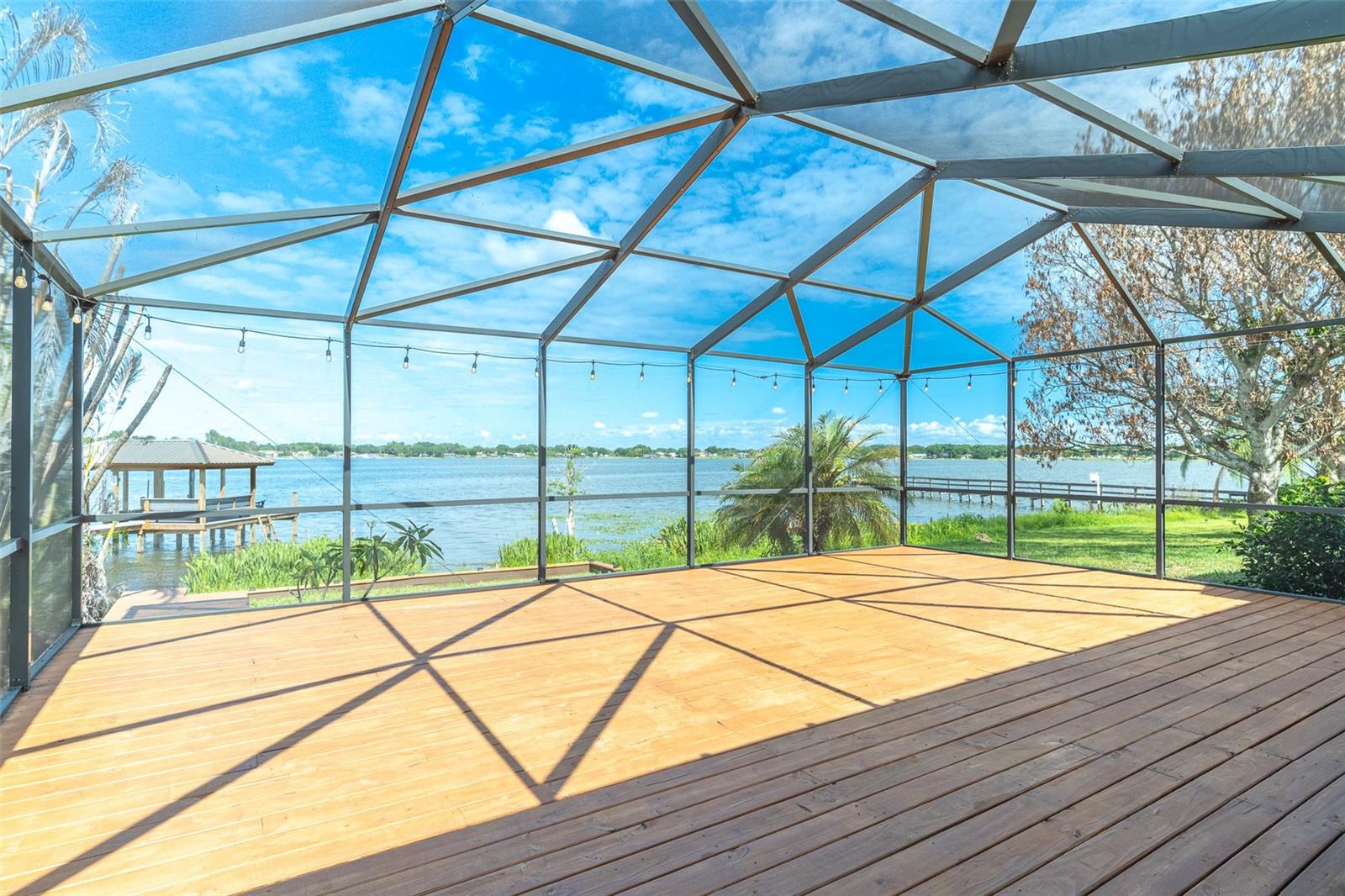 715 S LAKESIDE TER, EAGLE LAKE, FL, 33839