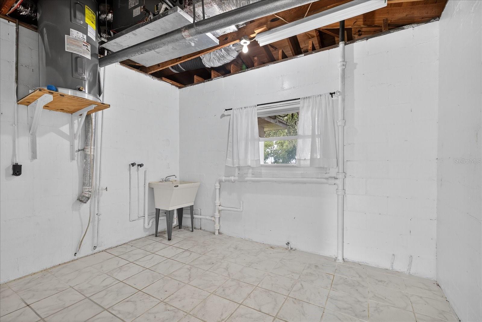 215 EDGEWATER DR, DUNEDIN, FL, 34698
