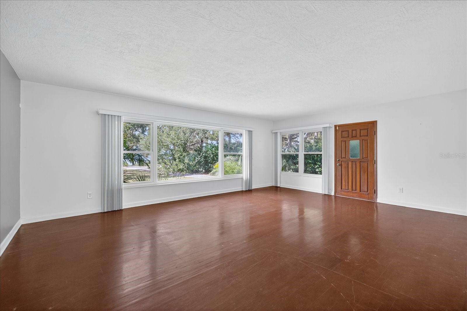 215 EDGEWATER DR, DUNEDIN, FL, 34698