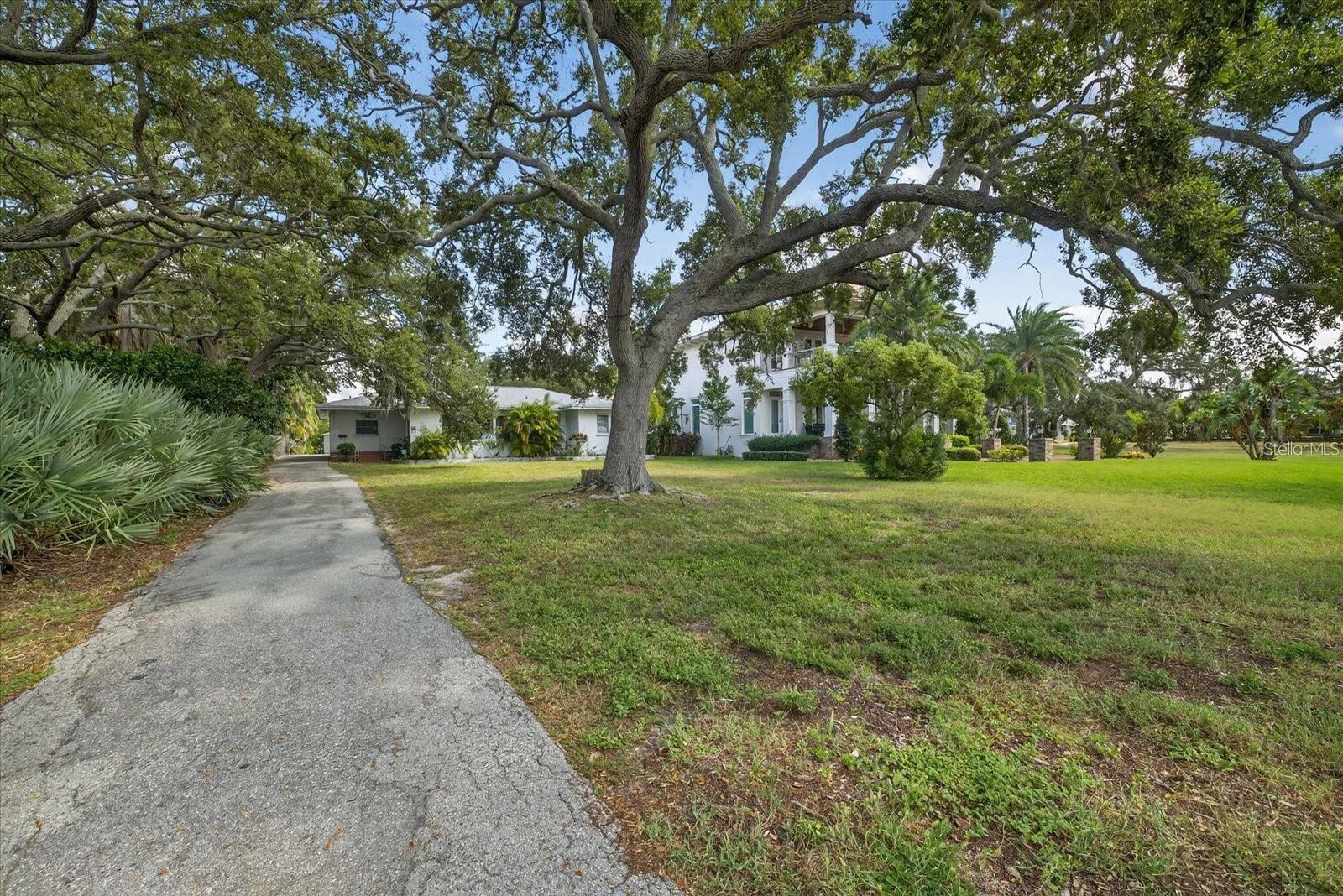 215 EDGEWATER DR, DUNEDIN, FL, 34698