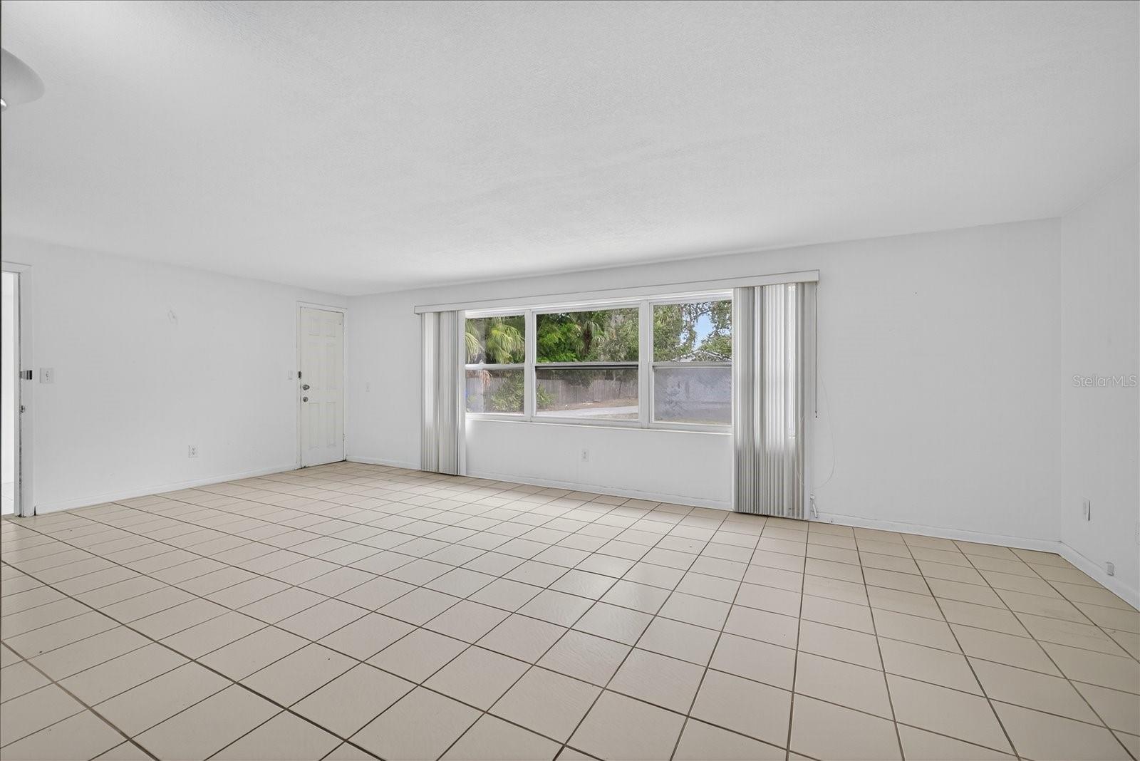 215 EDGEWATER DR, DUNEDIN, FL, 34698