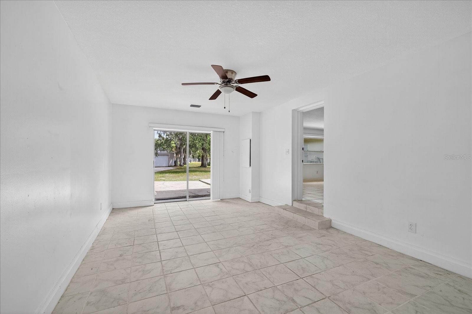 215 EDGEWATER DR, DUNEDIN, FL, 34698