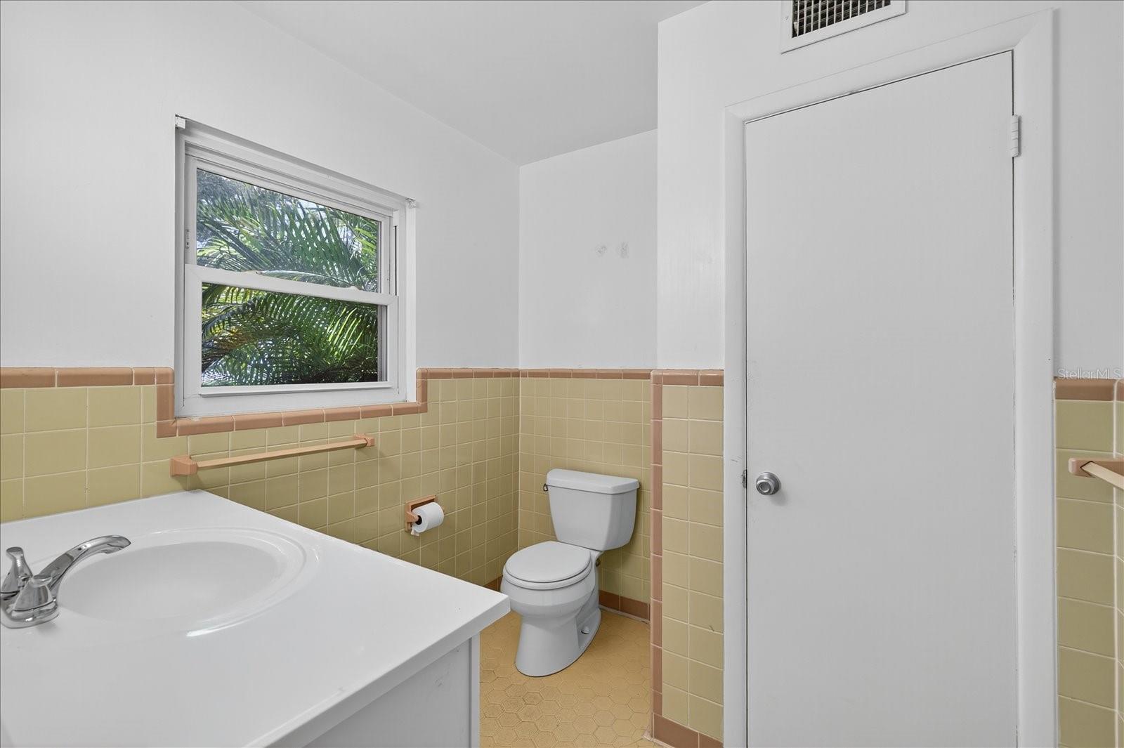 215 EDGEWATER DR, DUNEDIN, FL, 34698