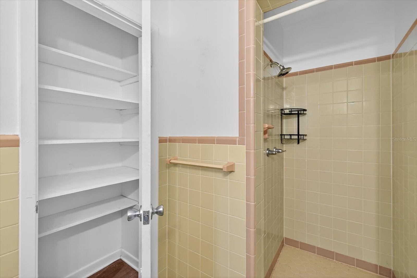 215 EDGEWATER DR, DUNEDIN, FL, 34698