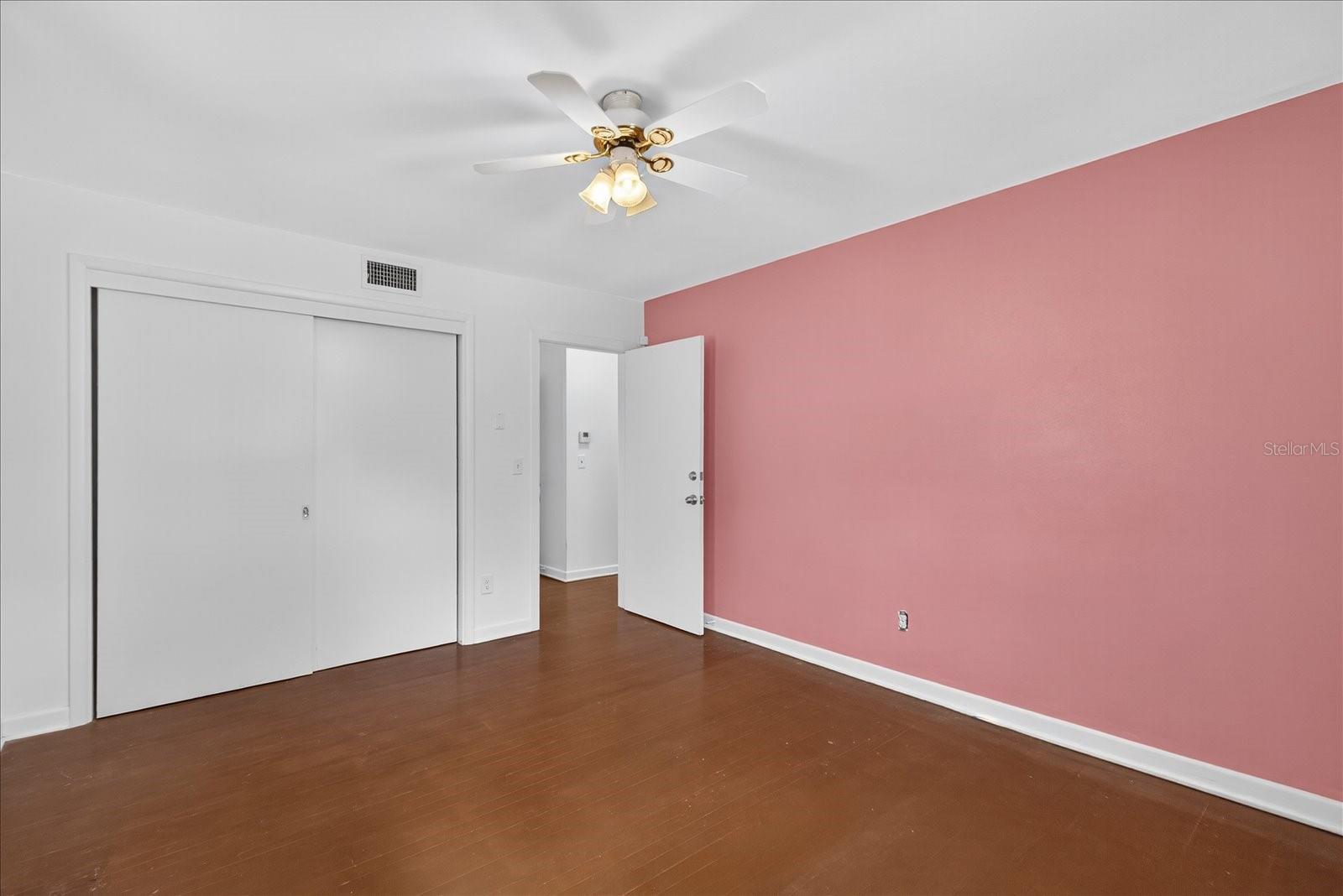 215 EDGEWATER DR, DUNEDIN, FL, 34698