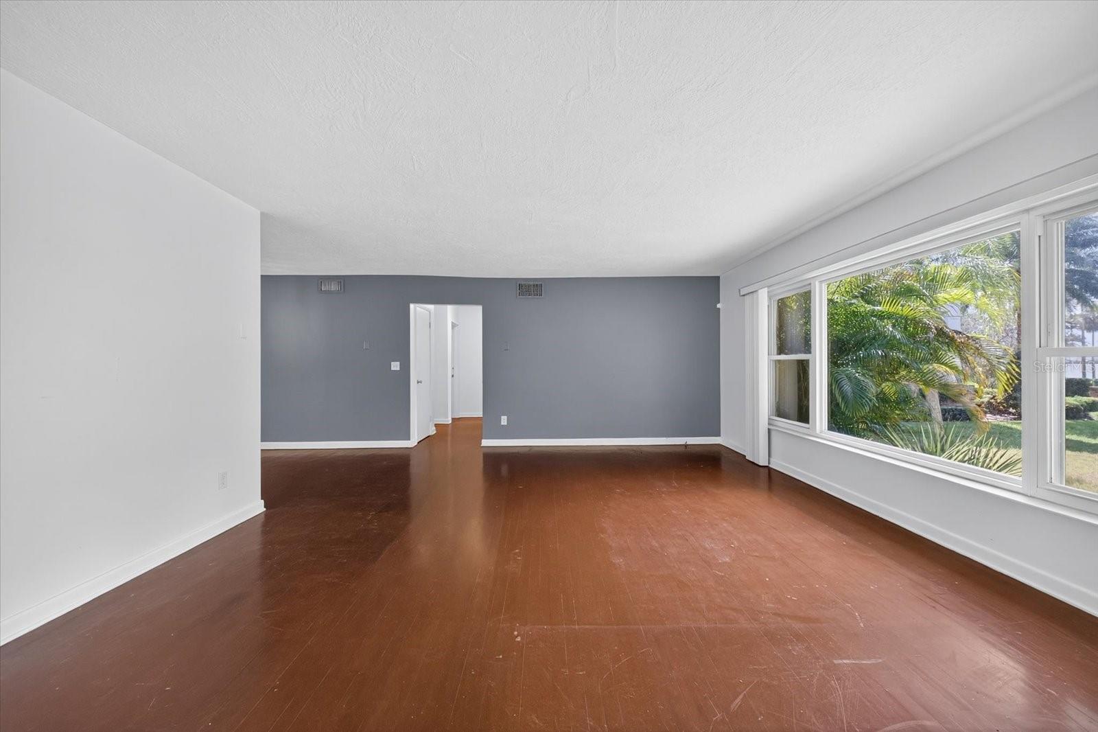 215 EDGEWATER DR, DUNEDIN, FL, 34698