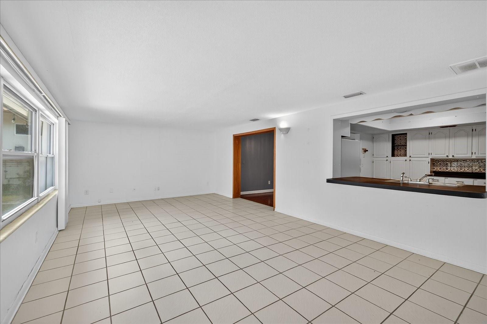 215 EDGEWATER DR, DUNEDIN, FL, 34698
