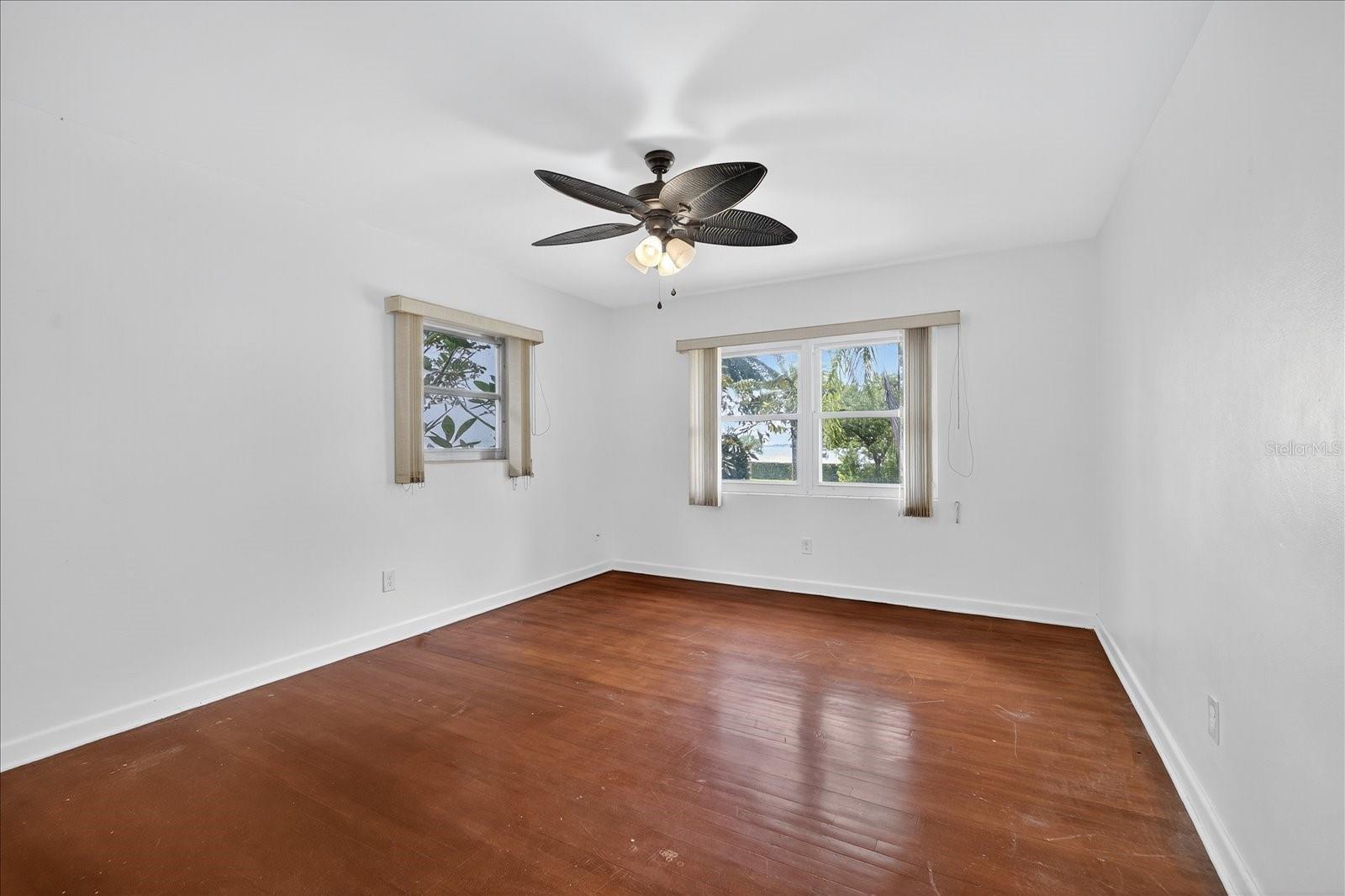 215 EDGEWATER DR, DUNEDIN, FL, 34698