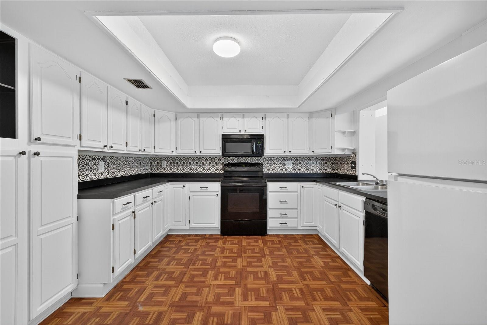 215 EDGEWATER DR, DUNEDIN, FL, 34698