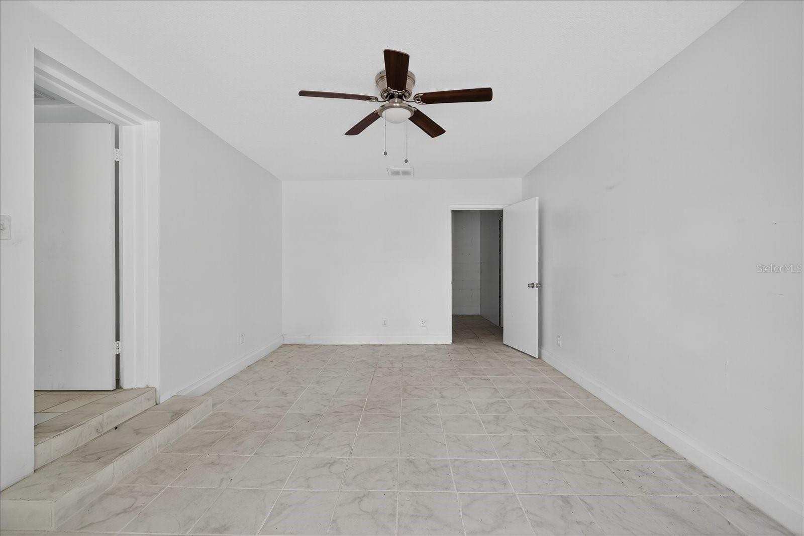215 EDGEWATER DR, DUNEDIN, FL, 34698