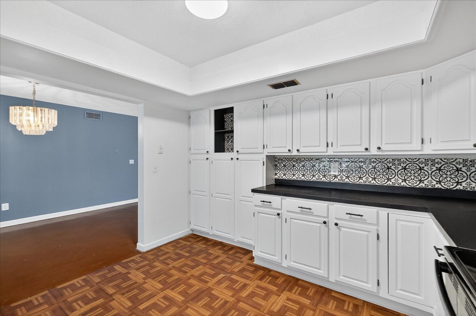 215 EDGEWATER DR, DUNEDIN, FL, 34698