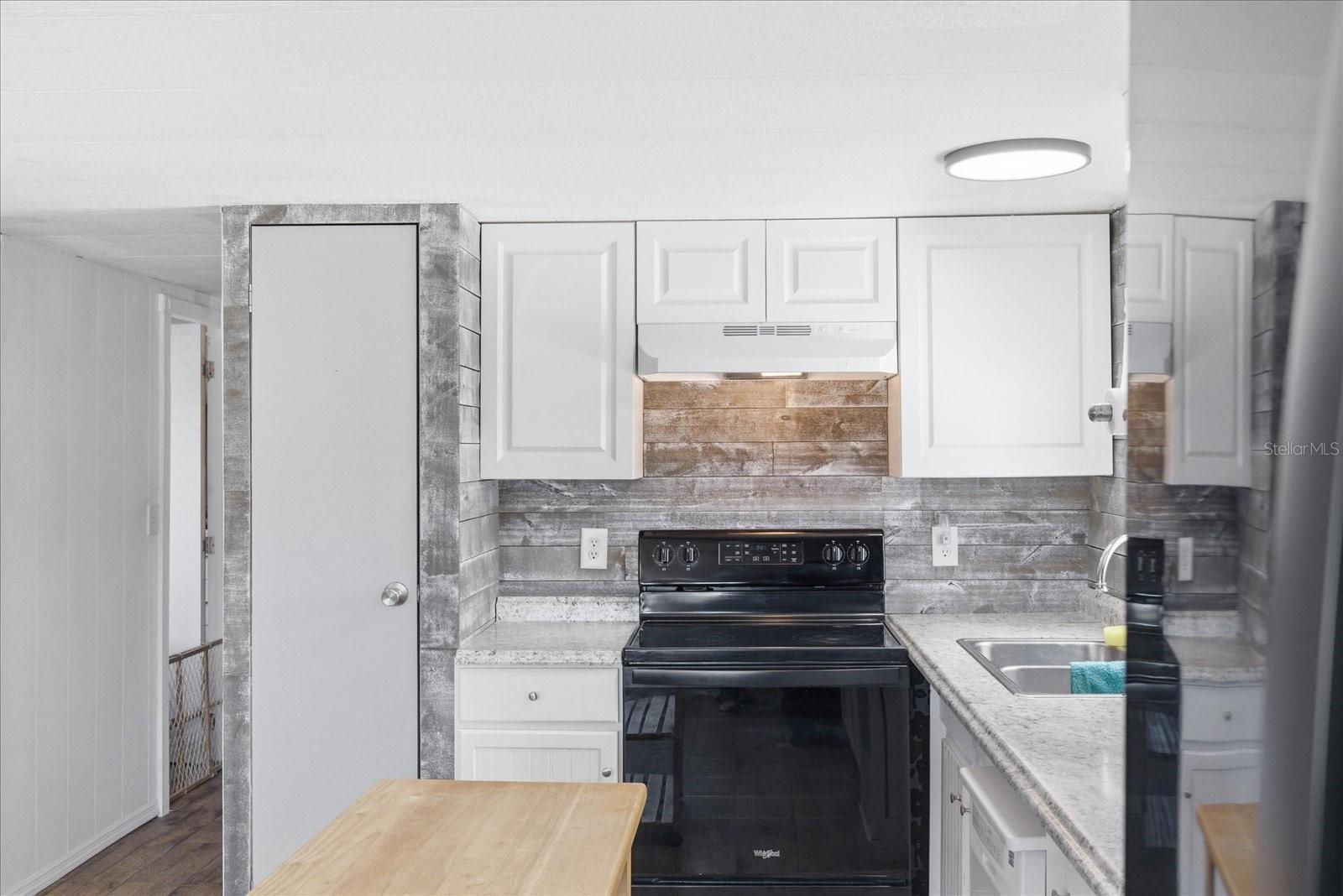 8012 MONTROSE AVE, BROOKSVILLE, FL, 34613