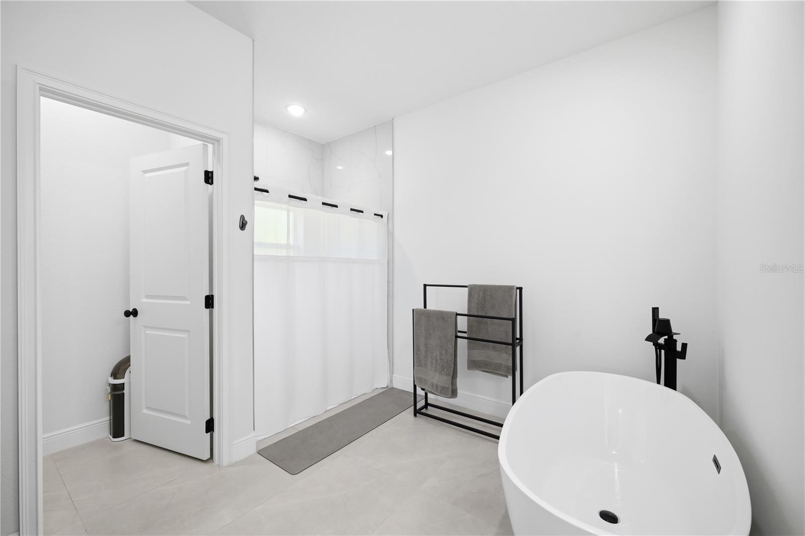 320 MARION OAKS GOLF RD, OCALA, FL, 34473