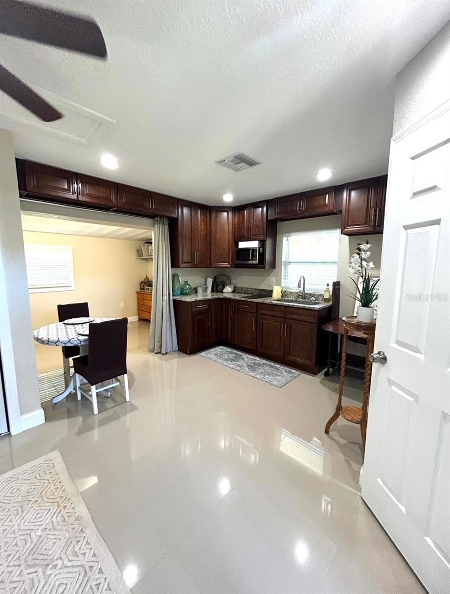 11350 MEMORIAL HWY, TAMPA, FL, 33635