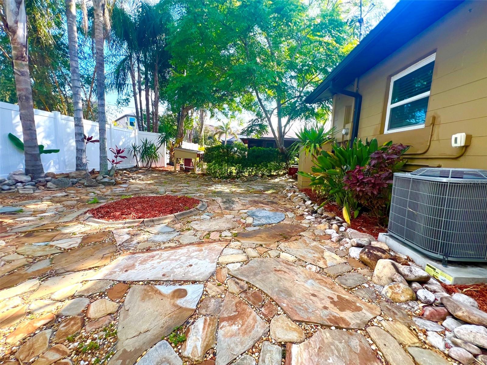 11350 MEMORIAL HWY, TAMPA, FL, 33635
