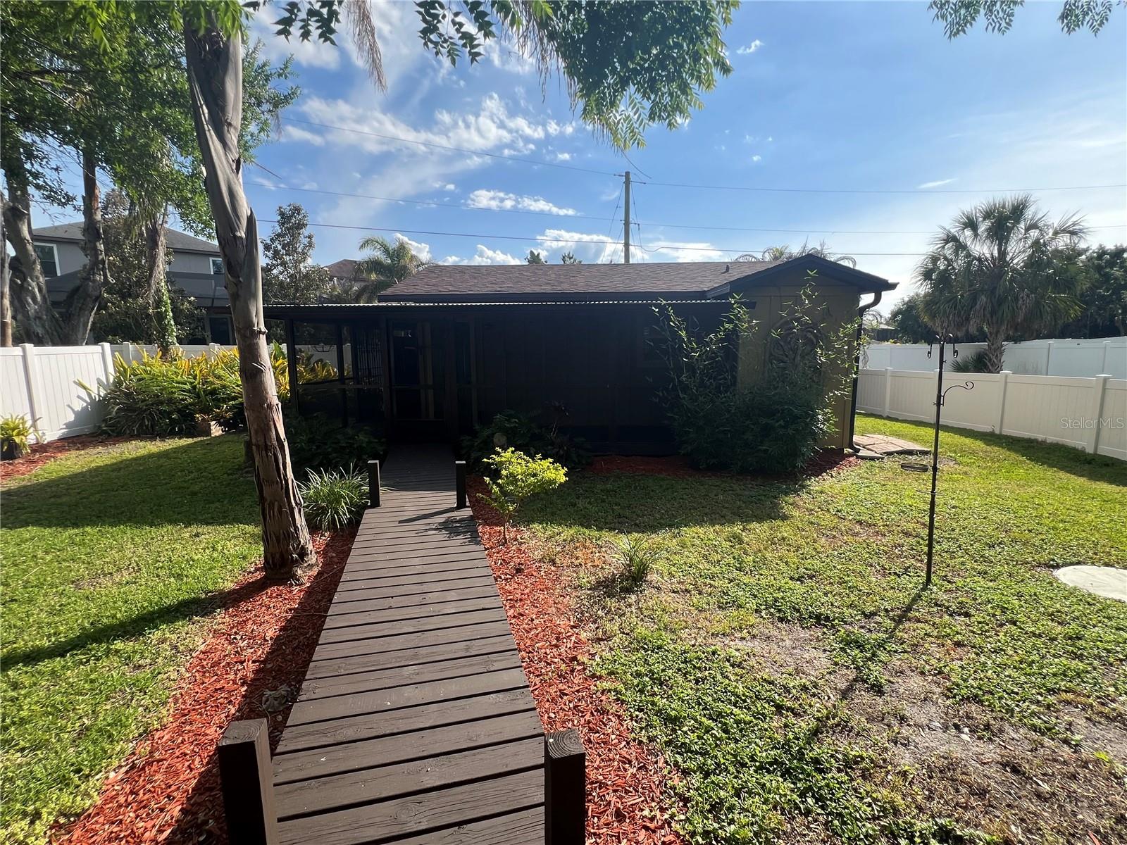 11350 MEMORIAL HWY, TAMPA, FL, 33635