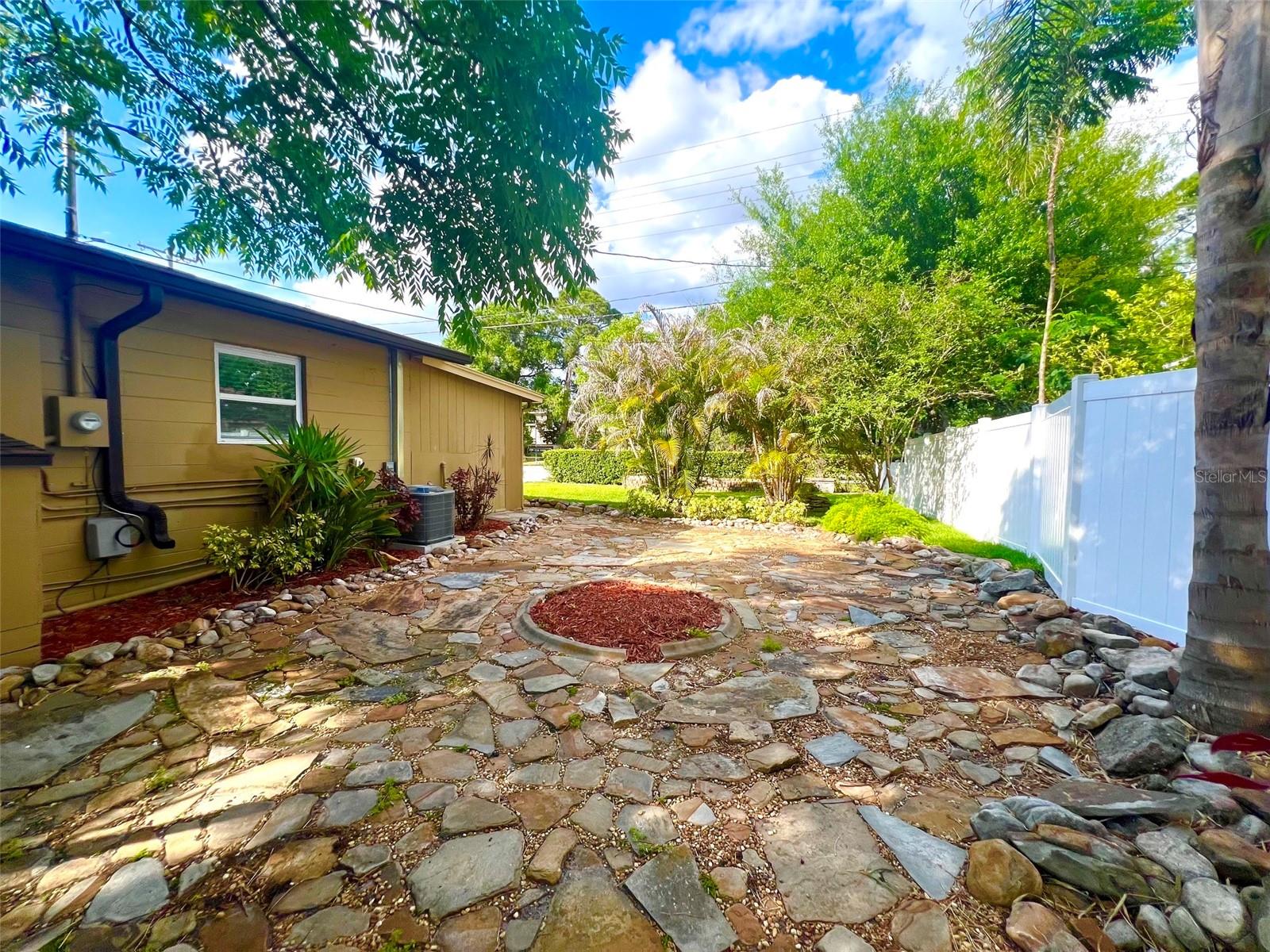 11350 MEMORIAL HWY, TAMPA, FL, 33635