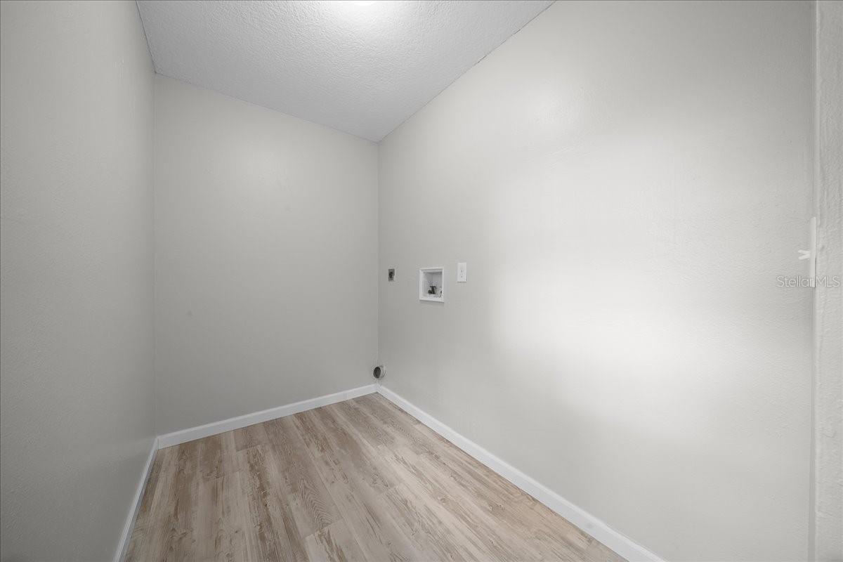 4103 HOLLY HL, LADY LAKE, FL, 32159