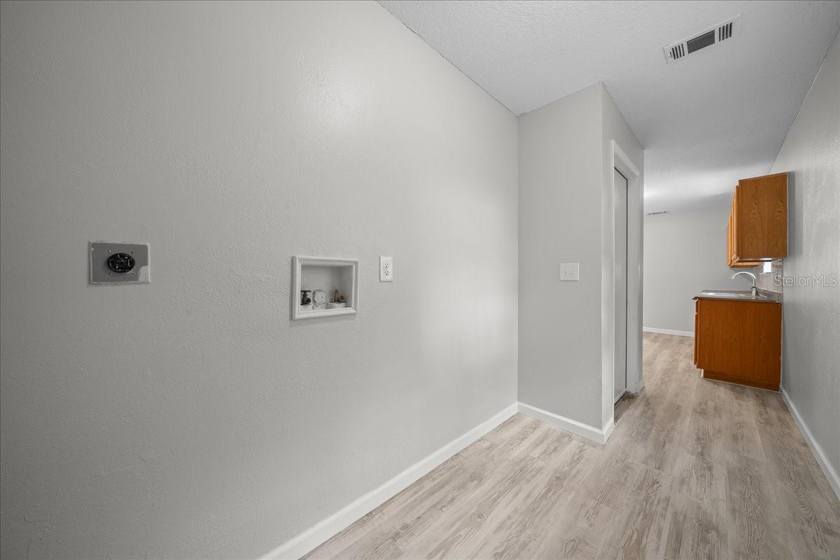 4103 HOLLY HL, LADY LAKE, FL, 32159