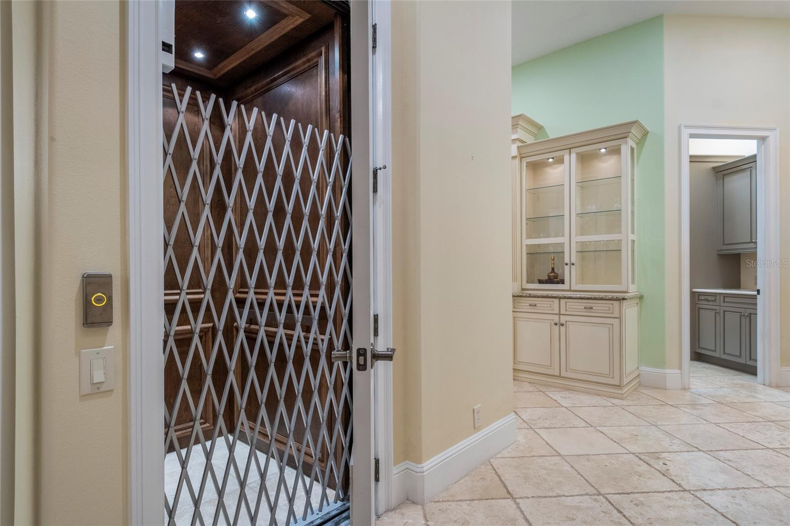 8340 LAKE BURDEN CIR, WINDERMERE, FL, 34786