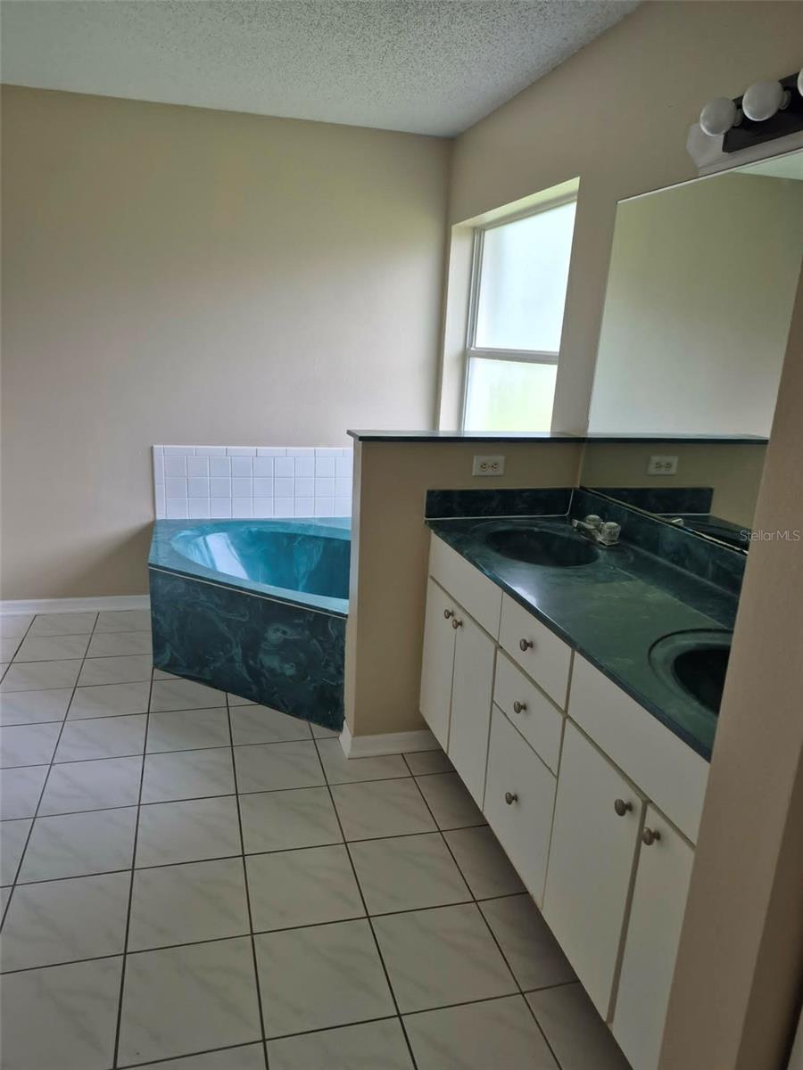 11 POINSETTIAL LN, PALM COAST, FL, 32164