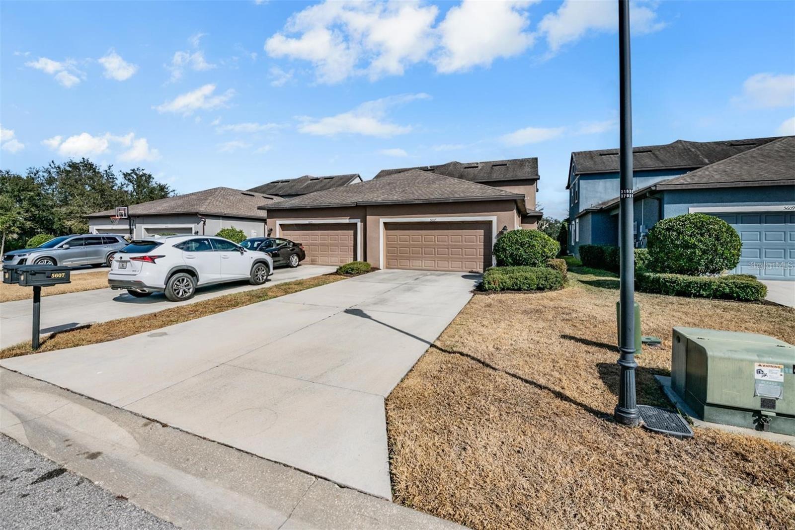 5607 HOMETOWN LN, LITHIA, FL, 33547