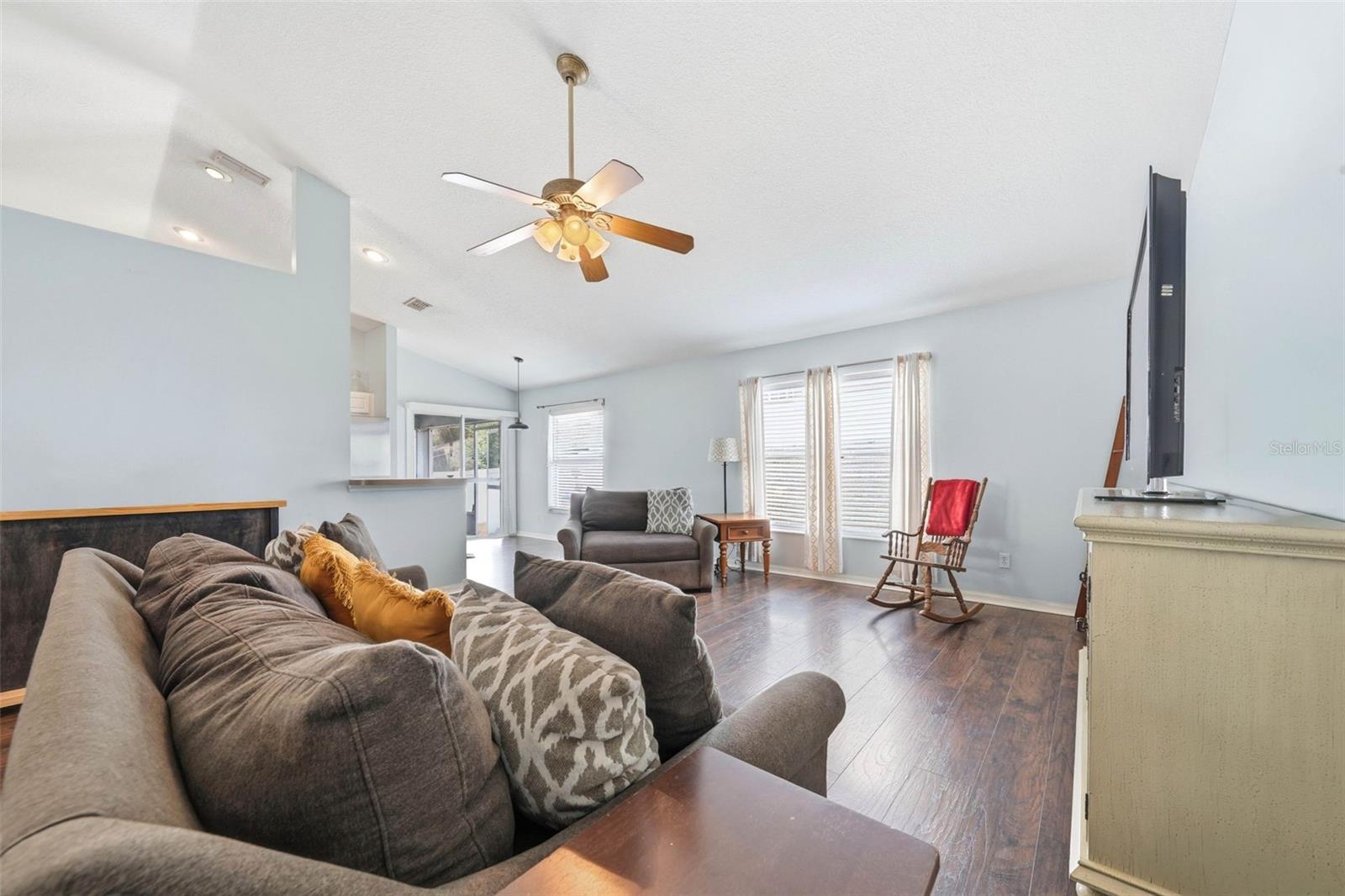 812 SHORE BREEZE WAY, MINNEOLA, FL, 34715