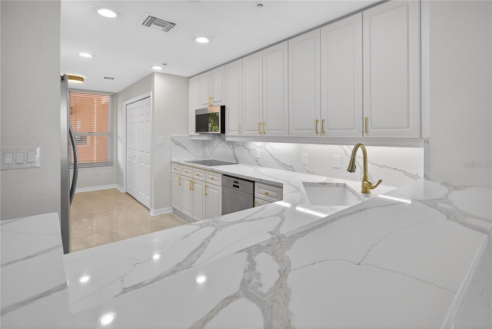 5430 EAGLES POINT CIR #202, SARASOTA, FL, 34231