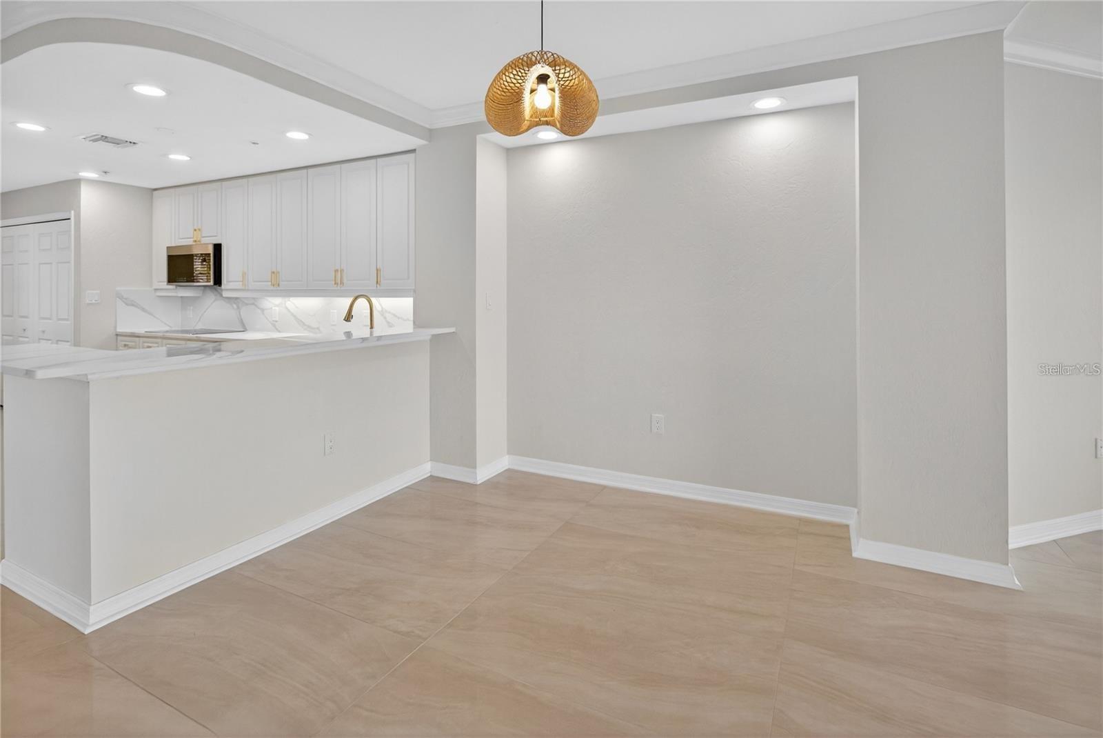 5430 EAGLES POINT CIR #202, SARASOTA, FL, 34231