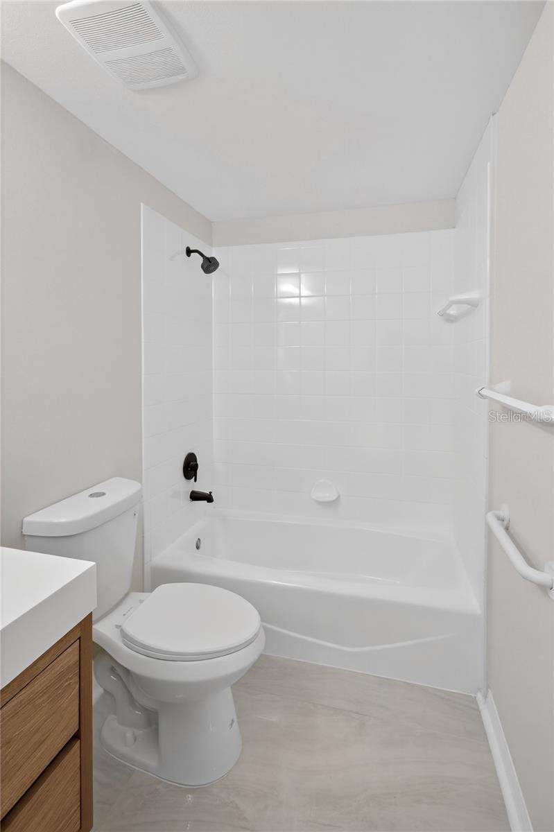 5430 EAGLES POINT CIR #202, SARASOTA, FL, 34231