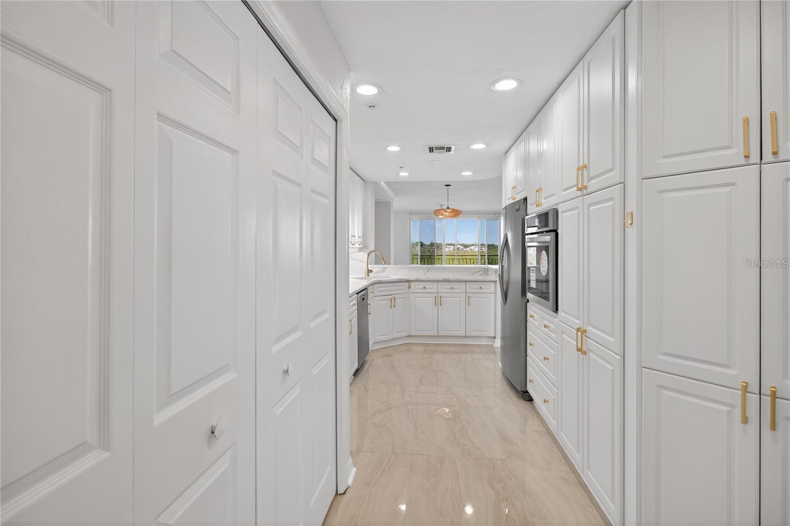 5430 EAGLES POINT CIR #202, SARASOTA, FL, 34231