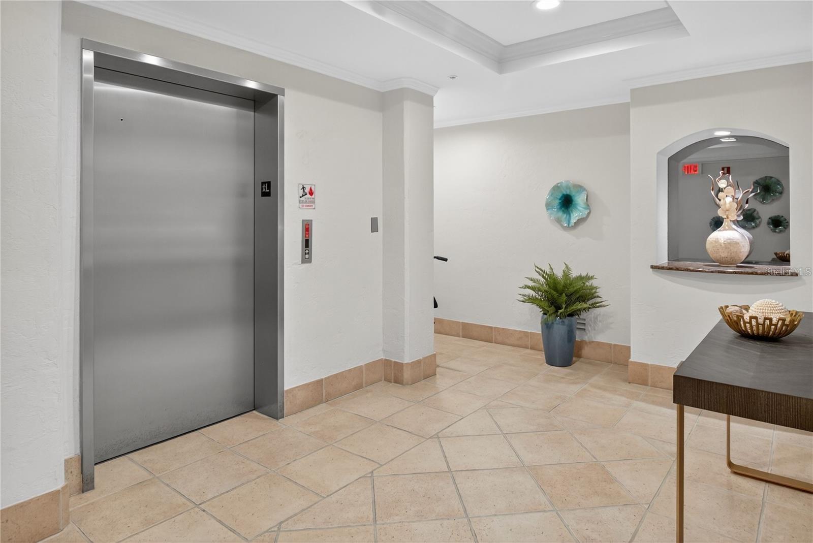5430 EAGLES POINT CIR #202, SARASOTA, FL, 34231